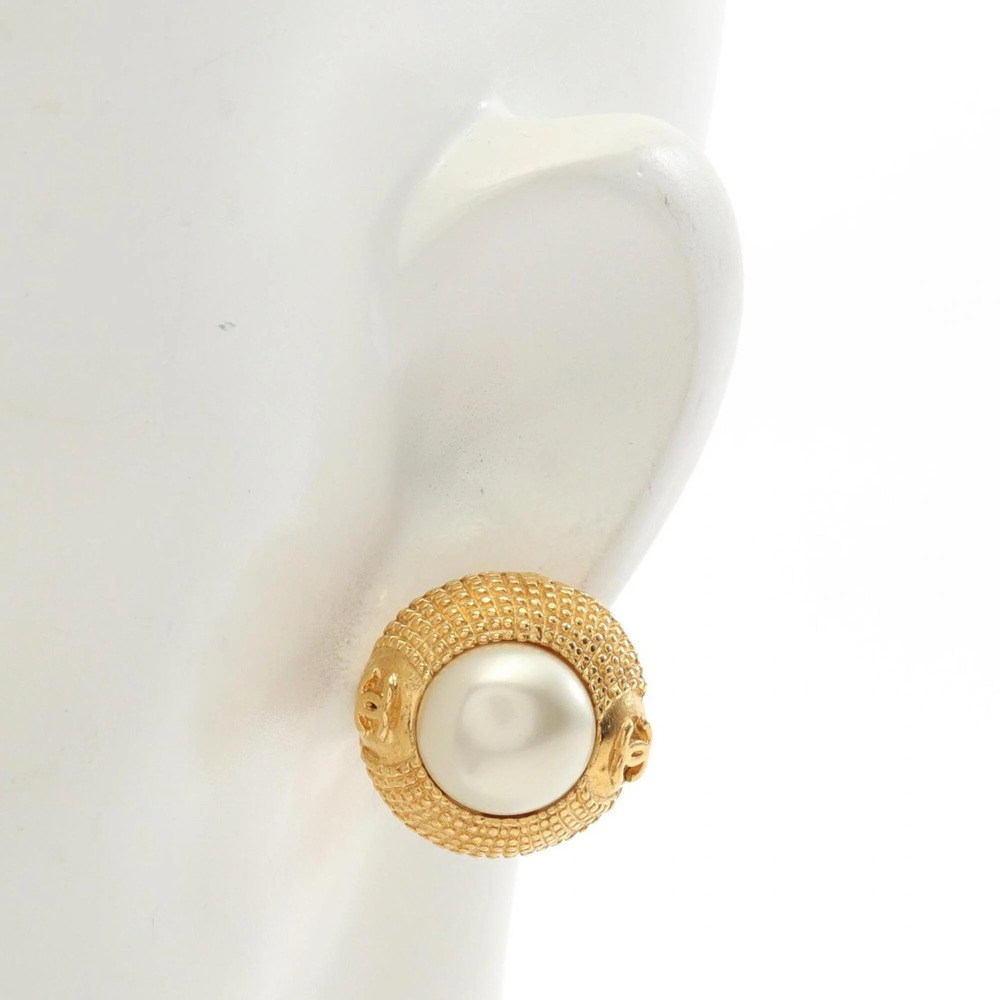 CHANEL White Pearl Logo Earrings - Picture 4 of 6